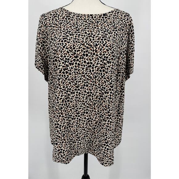 Ava & Vivi 1X Leopard Short Sleeve Button Back Blouse - Picture 1 of 7